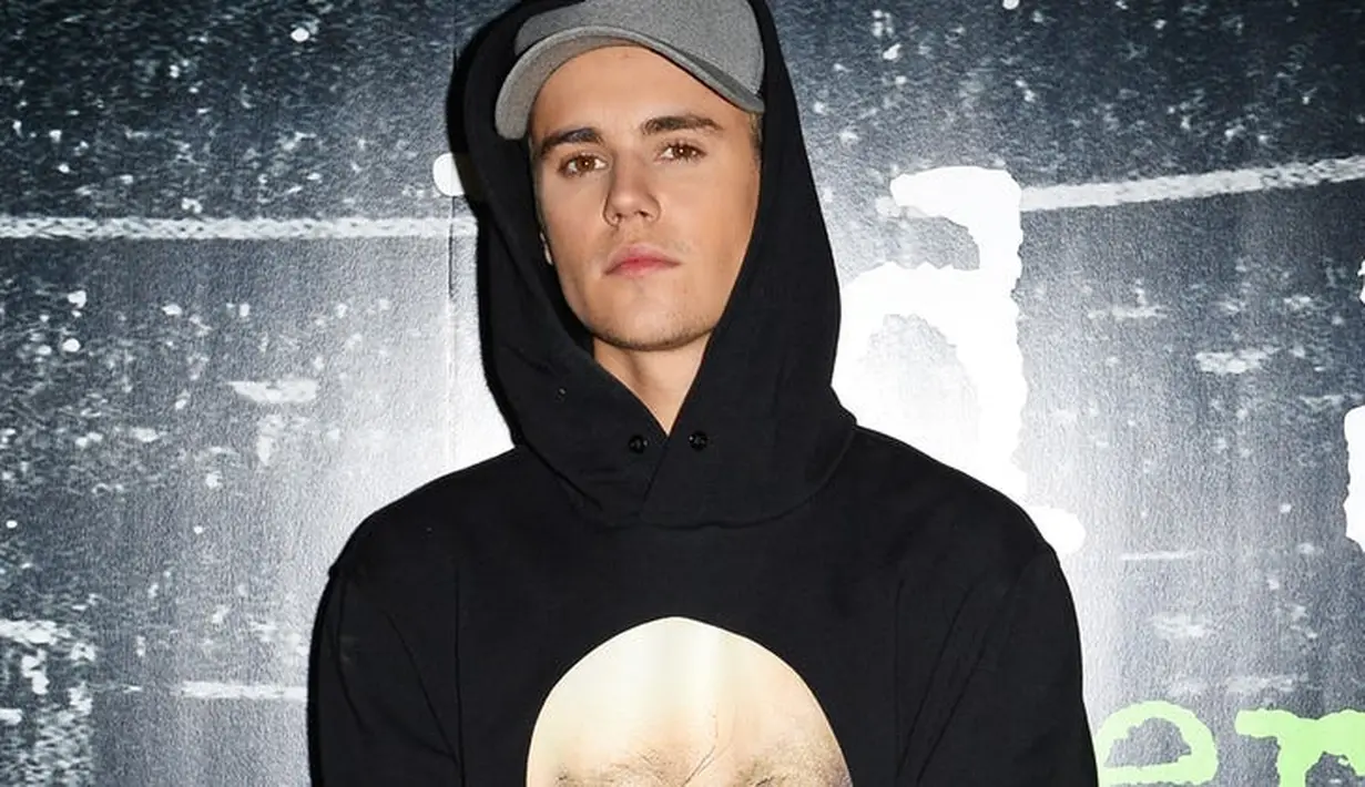 "Dia (Justin) tak ingin terlihat mendesak Selena Gomez. Kini dia pun merasa baik-baik saja dan senang akan bertemu sebentar lagi," ujar seorang sumber seperti yang dilansir dari HollywoodLife. (Getty Images/J-14)