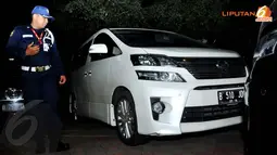 [FOTO] Mobil Mewah Milik Artis Cantik Jennifer Dunn Diangkut KPK