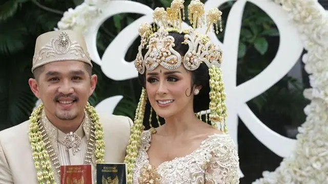 Artis Ini Cinlok dan Menikah dengan Kru Tv dan Jurnalis Tempatnya Syuting