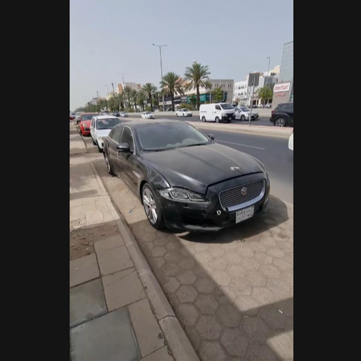 Orang Arab Seenaknya Tinggalkan Bentley Hingga Jaguar di Pinggir Jalan Sampai Bulukan