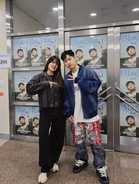 Raisa juga berkesempatan nonton konser solo Crush, salah satu penyanyi terkenal di Korea Selatan. Crush sudah mengisi banyak sekali OST dari drakor-drakor populer. (Foto: Instagram/ raisa6690)