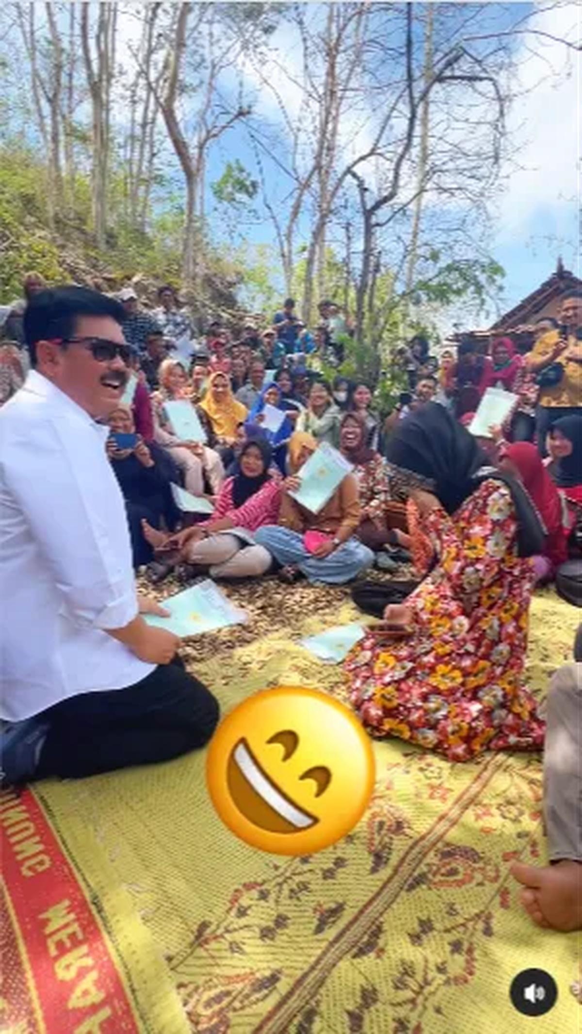 Unggahan Hadi sukses mencuri perhatian masyarakat luas. Berbagai komentar dari masyarakat pun membanjiri unggahan tersebut.