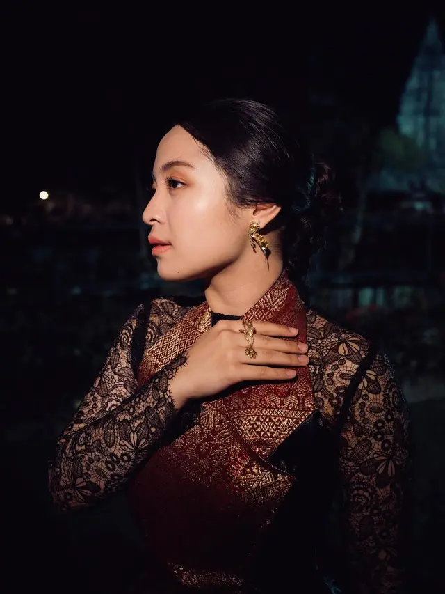 Debut di Prambanan Jazz, Bernadya Ribka Tampil Memukau dengan Kebaya Janggan Modifikasi