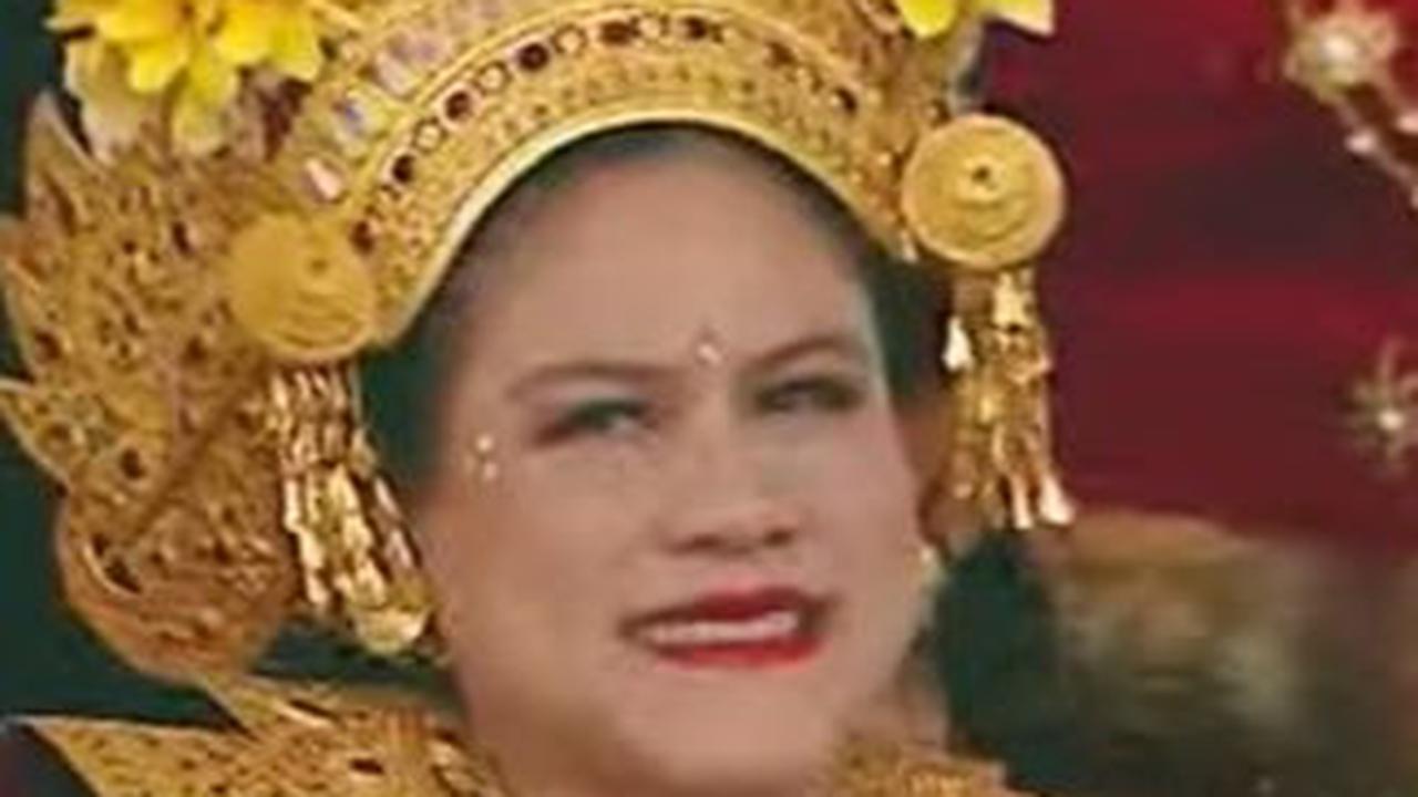 Ibu Negara Iriana Jokowi tak kuasa menahan rasa ingin joget ketika Putri Ariani bernyanyi membawakan lagu 'Rungkad'