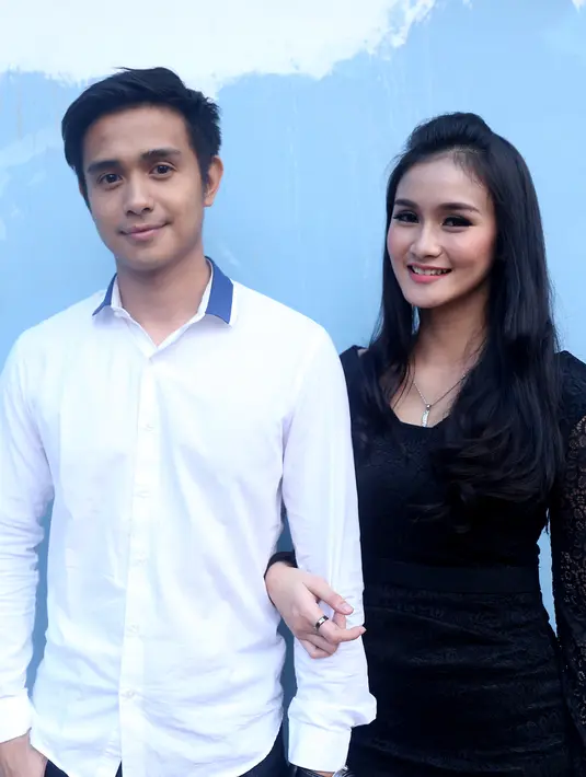 Menanggapi pernyataan Isel, begitu sapaan akrab Nadya Fricella, Ajun Perwira menimpalinya dengan santai. Pria tampan ini mengatakan jika ia tidak terburu-buru untuk berumah tangga di usianya yang masih 27 tahun ini. (Andy Masela/Bintang.com)