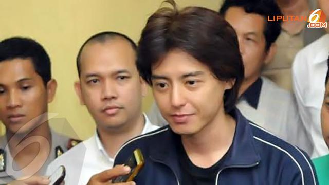 Roger Danuarta Dengan Kisah Kisah Cintanya Showbiz Liputan6 Com