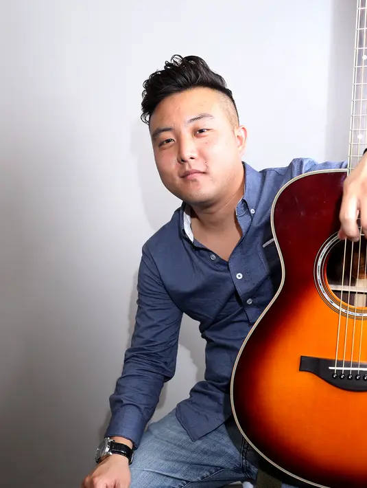 David Choi adalah pria berdarah Korea yang menghabiskan waktu di Los Angeles, ia sempat menghadirkan project kerjasama dengan salah satu penyanyi Indonesia, Maudy Ayunda dengan lagu ‘By My Side’ beberapa tahun silam. (Andy Masela/Bintang.com)