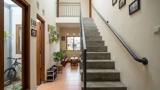 desain tangga beton rumah sempit