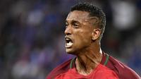 4. Nani (Portugal), jika biasanya mantan gelandang sayap Manchester United ini hanya tampil dengan rambut cepak, pada gelaran Piala Eropa 2016, ia tampil beda dengan model rambut yang lebih eksentrik. (AF/Jeff Pachoud)