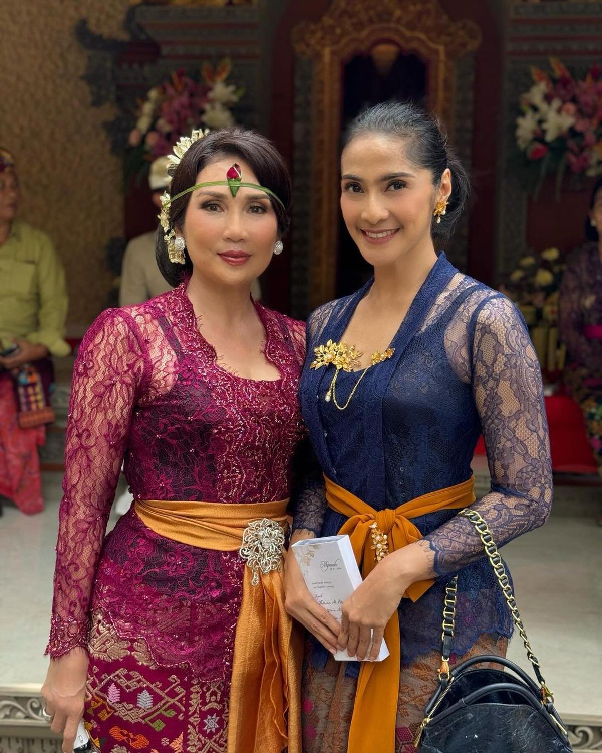 Potret Maudy Koesnadi Kenakan Kebaya Bali yang Selalu Cantik