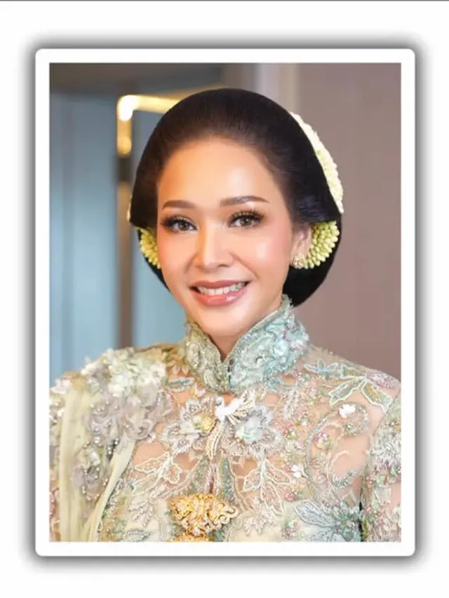6 Potret Detail Kebaya Maia Estianty di Akad Nikah Al Ghazali, Anggun Memukau