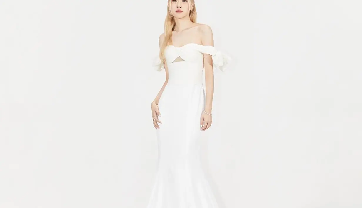 Tak tanggung-tanggung, penampilan Rose BLACKPINK ini jelas mengundang banyak perhatian. Pasalnya, gaun yang dikenakannya bak gaun pengantin. [Foto: Instagram]