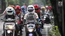 Sejumlah anggota dari komunitas Elmo And Friends berkonvoi menggunakan sepeda motor di kawasan Menteng, Jakarta, Minggu (11/11). Aksi konvoi bertujuan mensosialisasikan kepada anak-anak untuk memakai helm sejak dini. (Merdeka.com/ Iqbal S. Nugroho)