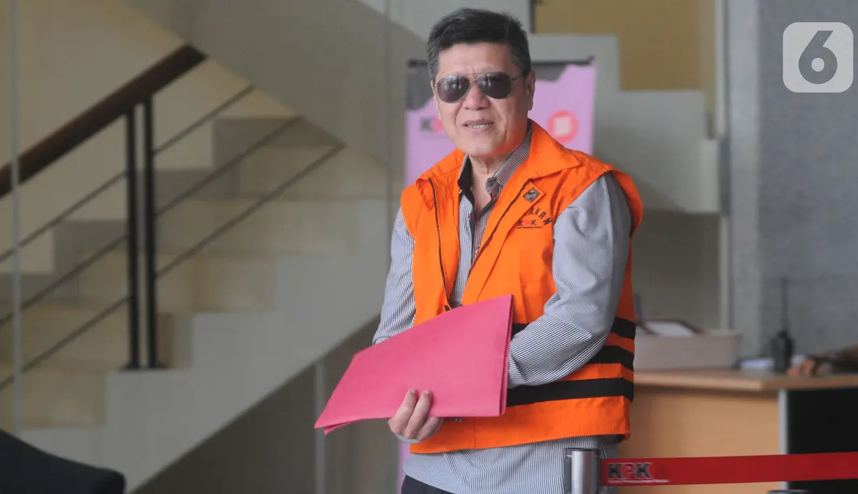 Pengusaha Kock Meng usai menandatangani berkas surat perpanjangan penahanan di Gedung KPK, Jakarta, Rabu (30/10/2019). Kock Meng  merupakan tersangka perkara suap Penerbitan Perda Zonasi Wilayah Pesisir dan Pulau-Pulau Kecil di Kepulauan Riau tahun 2019. (merdeka.com/Dwi Narwoko