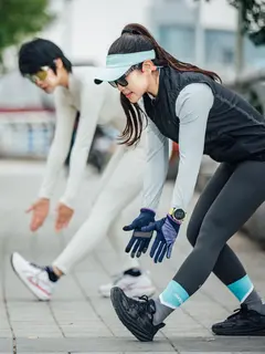 Tidak harus selalu olahraga berat, aktivitas seperti berjalan kaki atau melakukan stretching juga dapat menjadi bagian dari rutinitas yang lebih aktif. (Foto/Dok: Pexels)