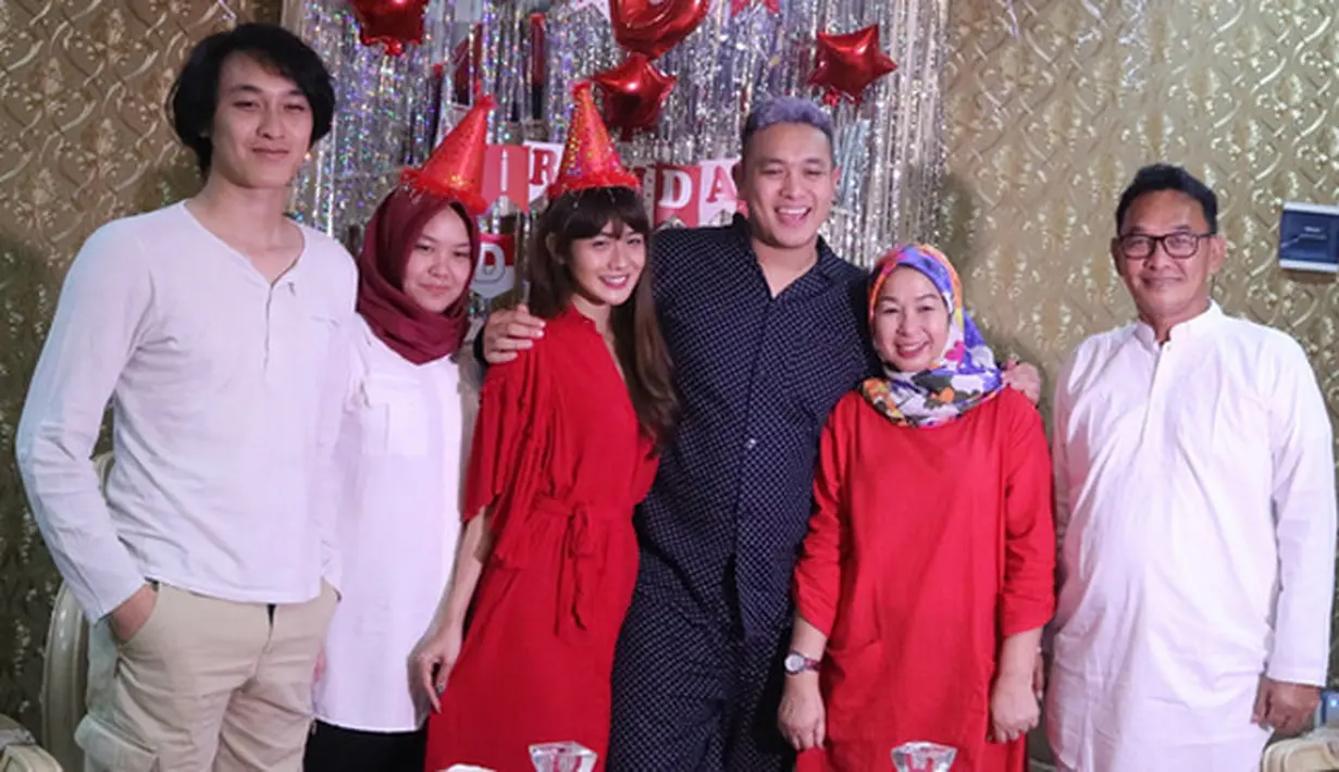 “WE JUST MADE ANOTHER MEMORY TO SHARE WITH OUR CHILDREN SOMEDAY. I LOVE YOU SO MUCH ❤❤❤ @sugarushco 📸 @tobio.elta & @ademariamfebry,” tambahnya. (Instagram/adieztyfersa)