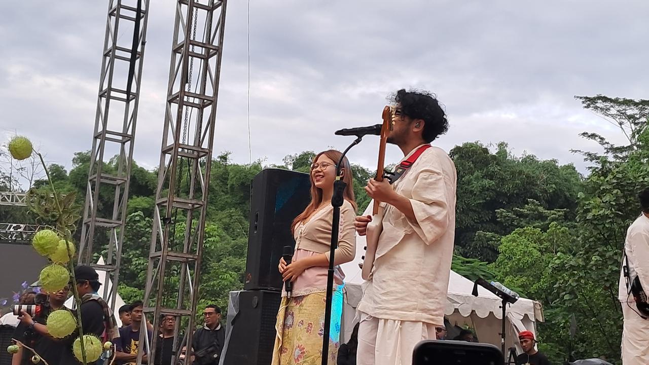 Penuhi Ekspektasi Penonton, Kunto Aji Tebar Energi Positif di Konser Urup 2024