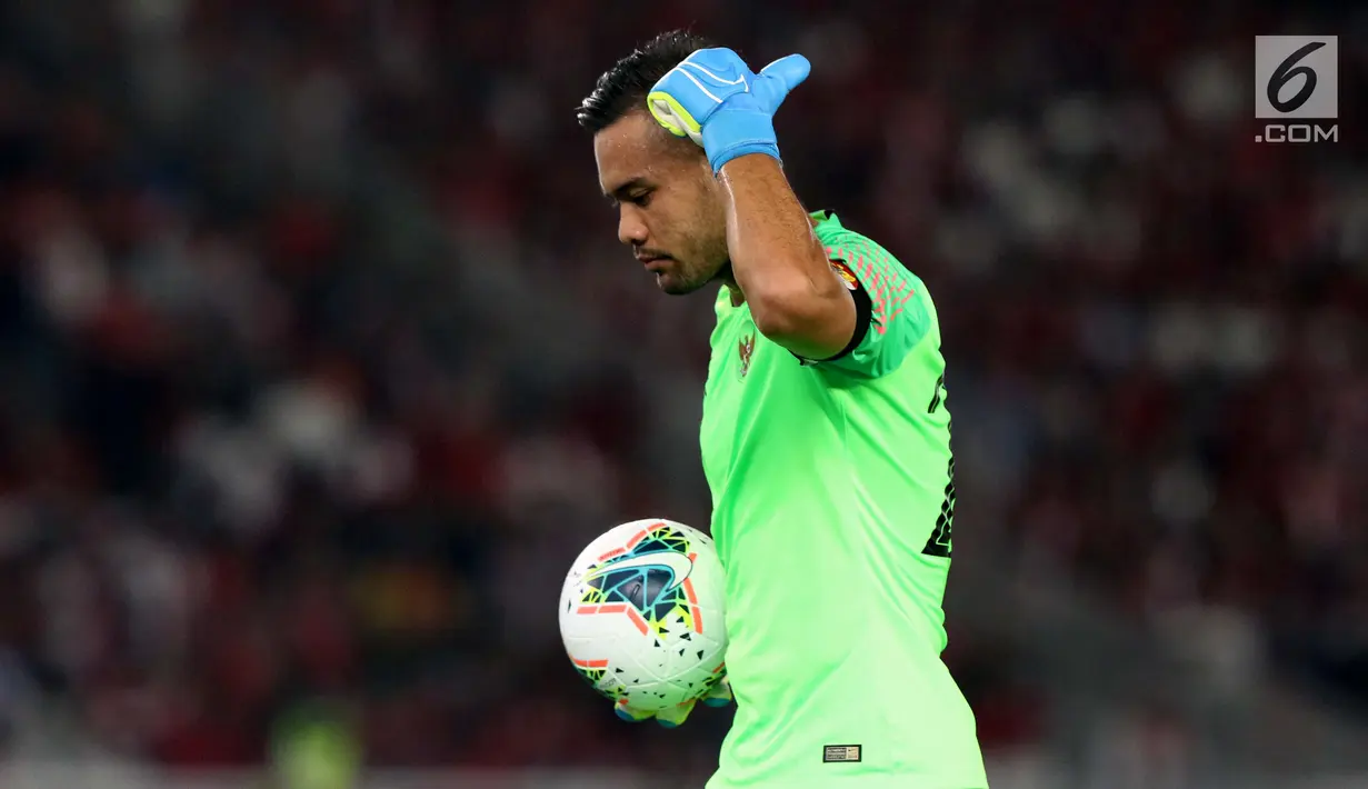 Penjaga gawang Timnas Indonesia, Andritany saat melawan Malaysia pada laga perdana Grup G Penyisihan Kualifikasi Piala Dunia 2022 zona Asia di Stadion Gelora Bung Karno, Jakarta, Kamis (5/9/2019). Indonesia kalah 2-3. (Liputan6.com/Helmi Fithriansyah)