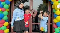 Tya Ariestya Ajarkan Anak Sulung Berwirausaha Sejak Dini, Mulai dari Jasa Painting