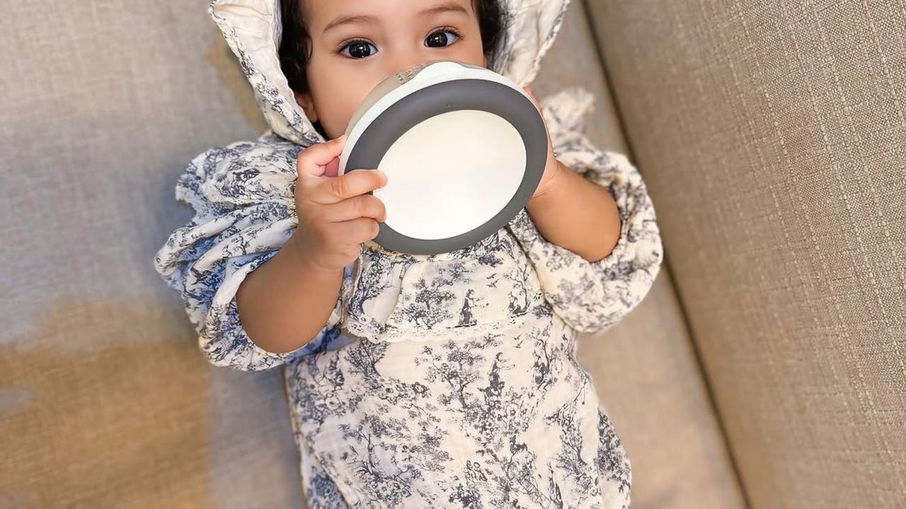 Momen Zaskia Sungkar Akhirnya Ungkap Wajah Baby Humaira ke Publik, Disebut Mirip dengan Masa Kecilnya