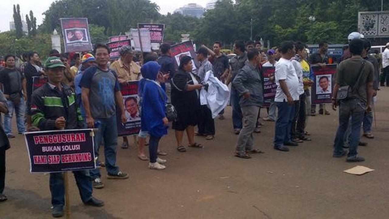 Tolak digusur, ratusan PKL di Gunung Putri gelar unjuk rasa