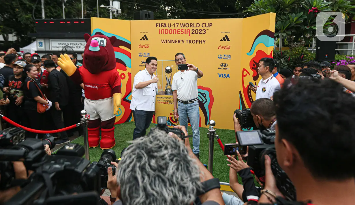 "Tentunya apa kebijakan Pak Erick Thohir saya back-up dari jajaran Pemerintah Provinsi DKI Jakarta," timpal Heru Budi. (Liputan6.com/Faizal Fanani)