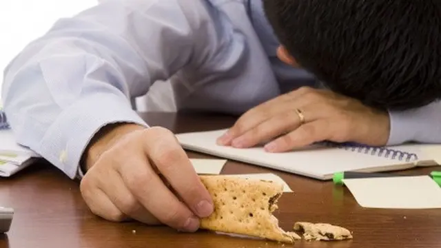 Mengapa Kita Selalu Mengantuk Setelah Makan?
