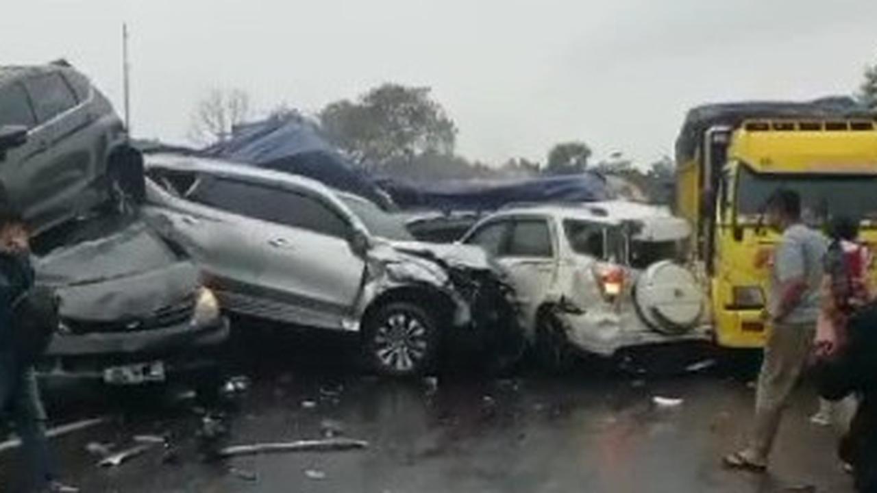 Update Kecelakaan Beruntun di Tol Cipularang: Satu Meninggal Dunia, 22 Orang Luka-Luka dan 19 Kendaraan Rusak