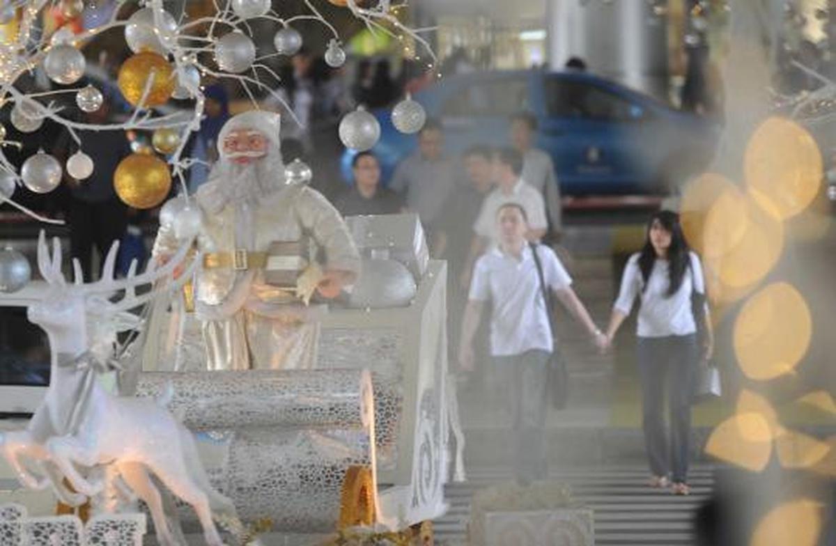 Pernak-pernik Natal hiasi Mal Grand Indonesia
