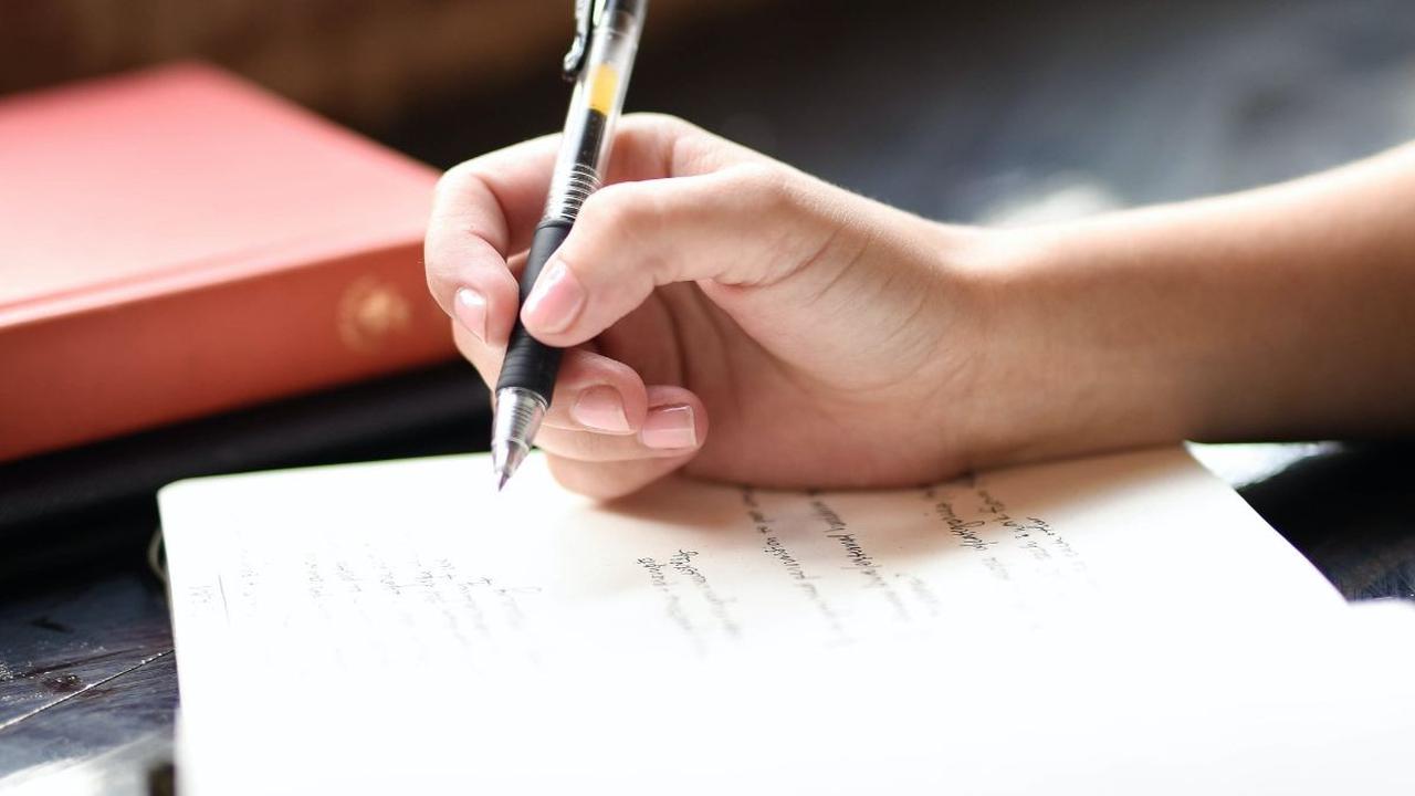 Validasi adalah suatu proses kritis yang melibatkan penilaian dan konfirmasi terhadap kebenaran, keabsahan, dan keakuratan suatu informasi atau data. Dalam berbagai konteks, validasi menjadi elemen penting untuk memastikan bahwa suatu sistem, prosedur, at