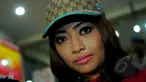 Maratul Habibah saat mendatangi Bareskrim Polri, Jakarta, Selasa (7/4/2015). Sosialita tersebut melaporkan perancang busana sekaligus istri aktor Jeremy Thomas, Ina Thomas atas dugaan pengancaman dan pemerasan. (Liputan6.com/Faisal R Syam)