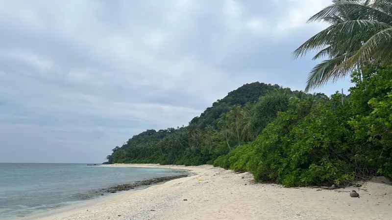 Pantai Pulau Senua, Kabupaten Natuna, Provinsi Kepulauan Riau.