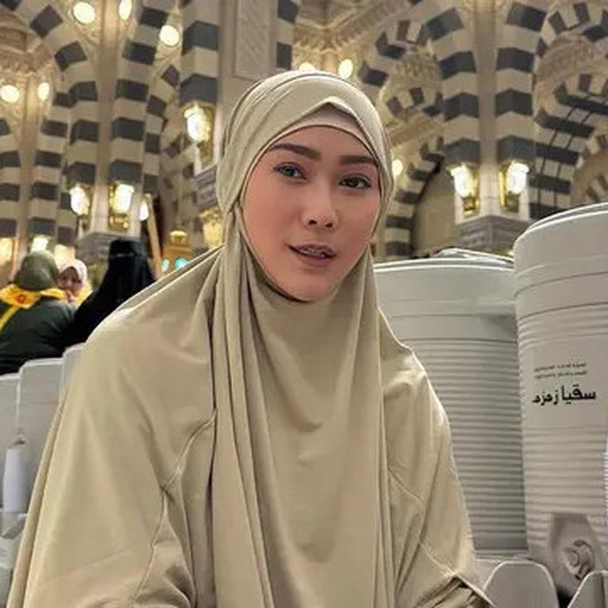 Inul Daratista Bagikan Pengalaman Umrah dan Cium Kabah: Alhamdulillah Semua Dilancarkan