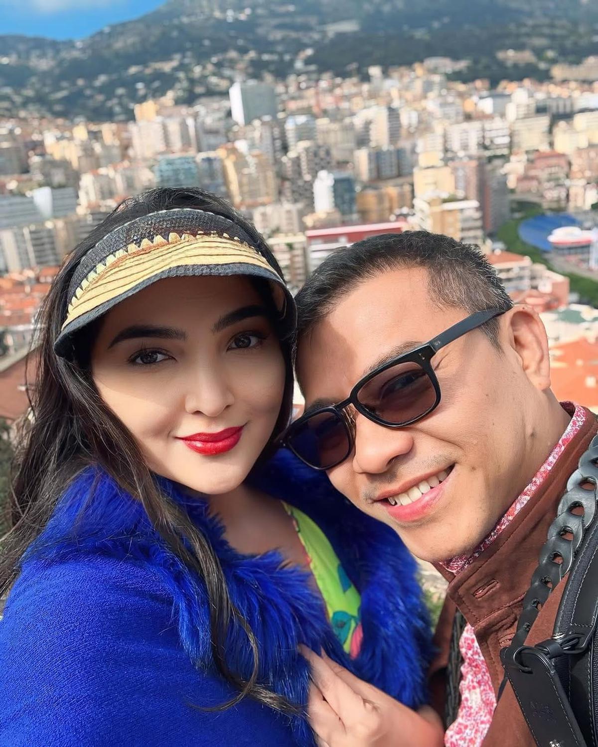5 Potret Mesra Ashanty dan Anang Hermansyah Liburan di Monaco, Tampil Serasi