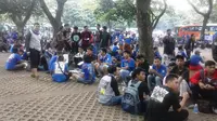 Bobotoh yang mendukung Persib Bandung di SUGBK mendapat bantuan 40 ribu roti dari Dirut PT Persib Bermartabat.