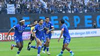 Persib Bandung menang tipis 1-0 PSIM Yogyakarta pada pekan ke 31 BRI Super League 2025/2026 di Stadion Gelora Bandung Lautan Api (GBLA), Kota Bandung, Senin (4/5/2025). (Bola.com/Erwin)