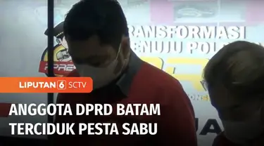 Seorang anggota DPRD Kota Batam ditangkap polisi saat menggelar pesta sabu bersama seorang wanita di salah satu kamar hotel di kawasan Jodoh, Batam, Kepulauan Riau. Selain menangkap tersangka, polisi juga menyita barang bukti sabu.