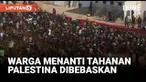 Ratusan warga Gaza berkumpul di depan Rumah Sakit Nasser, Khan Younis, untuk menyambut kedatangan para tahanan Palestina yang dibebaskan oleh Israel. Pembebasan ini menjadi bagian dari kesepakatan gencatan senjata antara Israel dan Hamas yang menghen...