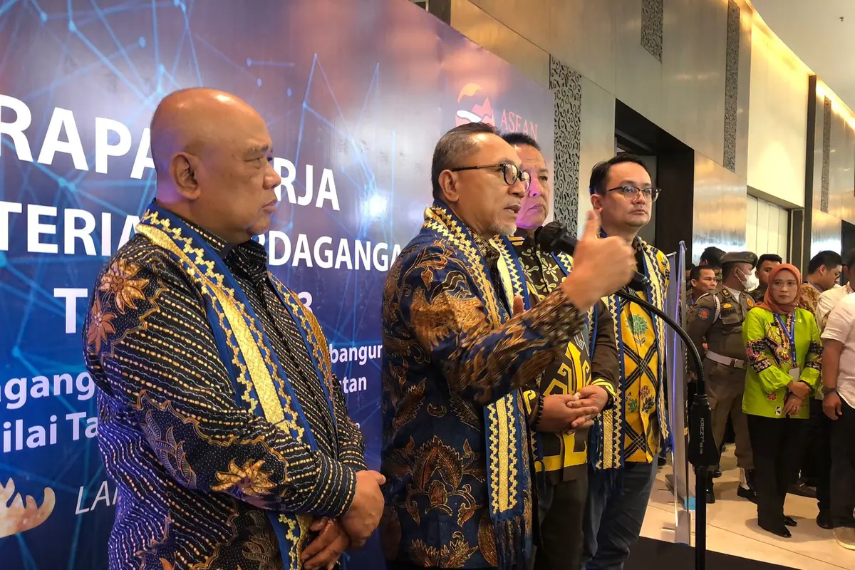 Menteri Perdagangan (Mendag), Zulkifli Hasan meminta Pemimpin daerah seperti Gubernur, Bupati, hingga Walikota dilarang keluar negeri. Hal tersebut diungkap saat  membuka rapat kerja Kemendag, di Lampung, Rabu (1/3/2023).