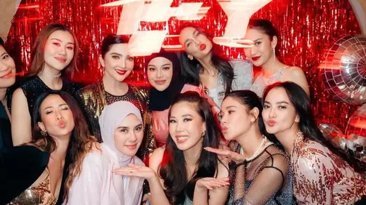 Adu Gaya Glamor Artis Berhijab, dari Aurel Hermansyah, Syahnaz Sadiqah hingga Olla Ramlan di Momen Ultah Marlene Hariman