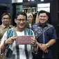 Menteri Pariwisata dan Ekonomi Kreatif (Menparekraf) Sandiaga Uno saat mengunjungi both Aneuk Muda Aceh Unggul Hebat (AMANAH) di Muslim Fashion Festival (Muffest) 2024 di Istora Senayan, Sabtu 10 Agustus 2024. (Dok. Tim Dokumentasi AMANAH)