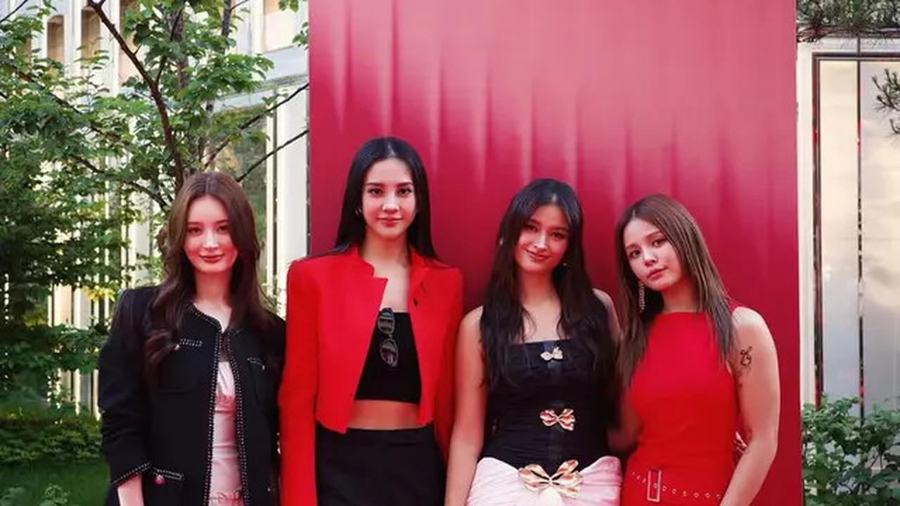 Anya Geraldine Tampil Sleek &amp; Berkelas di Beauty Event Korea, Pose Bareng Sorn Eks CLC