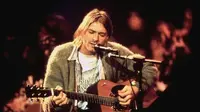 Kurt Cobain dan cardigan abu-abu historisnya.