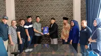 Darwis Damanik menyambangi kantor DPD Partai NasDem di Labuhanbatu, Sumatera Utara, Jumat (4/5) (Tim Media NasDem)
&nbsp;