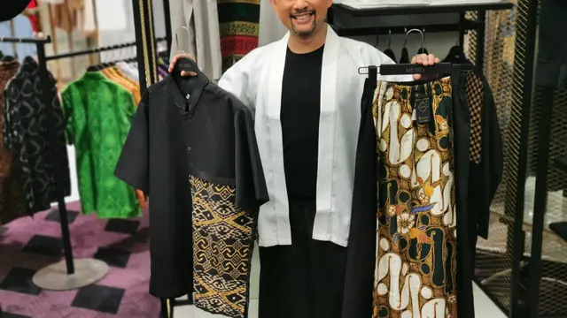 Ronal Surapradja baru saja membuka butiknya bernama Lawlaka