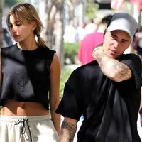Hailey Baldwin dan Justin Bieber kembali terlihat bersama di Miami. Hal ini memmbuat rumor kembalinya hubungan mereka mencuat. (Vanity Fair)