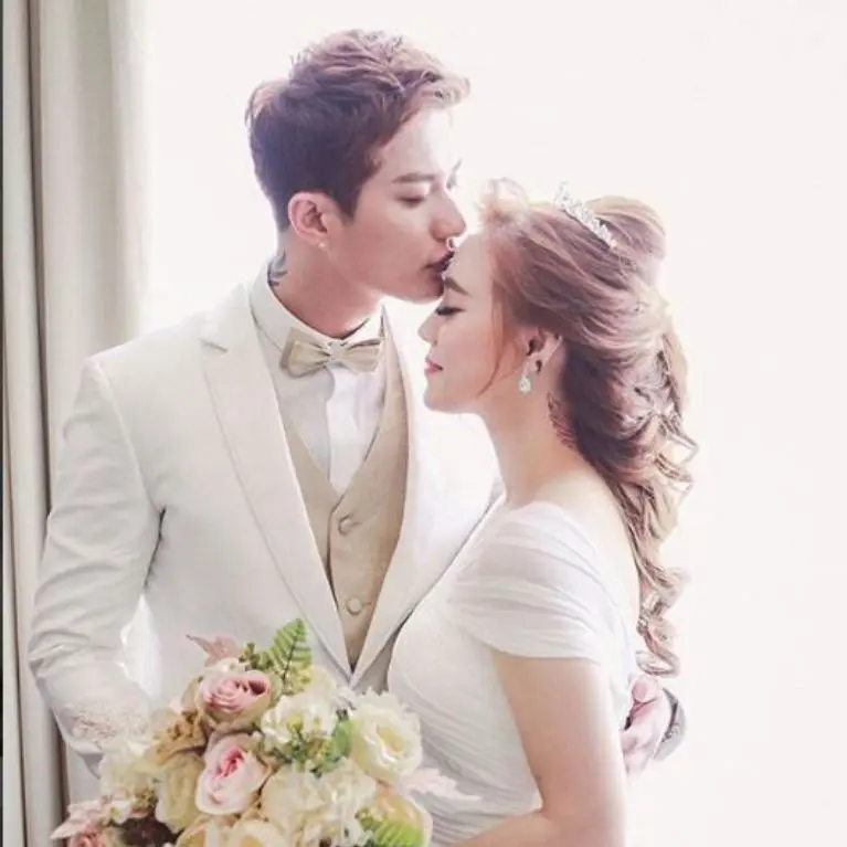Lee Jeong Hoon dan Moa resmi menjadi pasangan suami istri (Foto: Instagram)