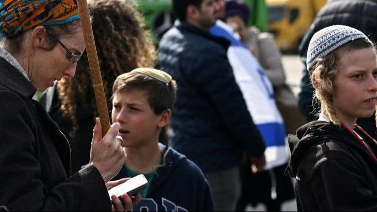 Artikel dalam bahasa Inggris tersebut berjudul "Saying What Can’t Be Said: Israel Has Been Defeated – A Total Defeat" (Katakan Apa yang Tak Bisa Disampaikan: Israel Telah Dikalahkan, Kalah Total".