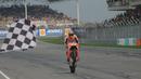 Marc Marquez masih membela tim Repsol Honda saat meraih gelar juara dunia MotoGP musim 2014. Marquez memecahkan rekor Casey Stoner setelah meraih 13 kali posisi pole. (AFP/Mohd Rasfan)