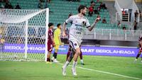 Winger Persita Tangerang, Rayco Rodriguez mencetak satu gol ke gawang PSM Makassar dalam laga pekan ke-24 BRI Super League 2025/2026 di Stadion Gelora BJ. Habibie, Parepare, Senin (2/3/2026). (Dok. Persita)